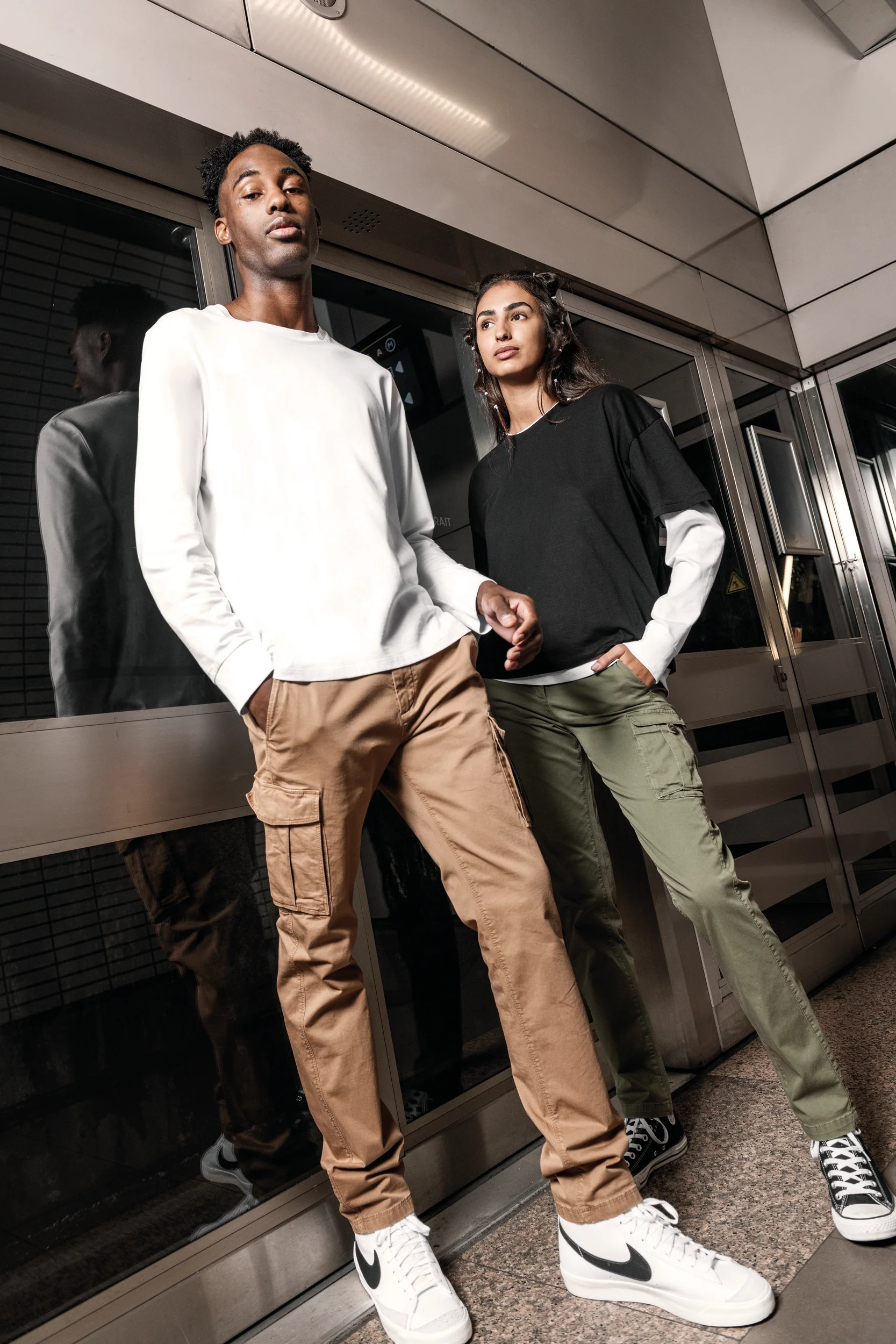 NS741 - Pantaloni cargo donna ecosostenibili slavati - immagine 4